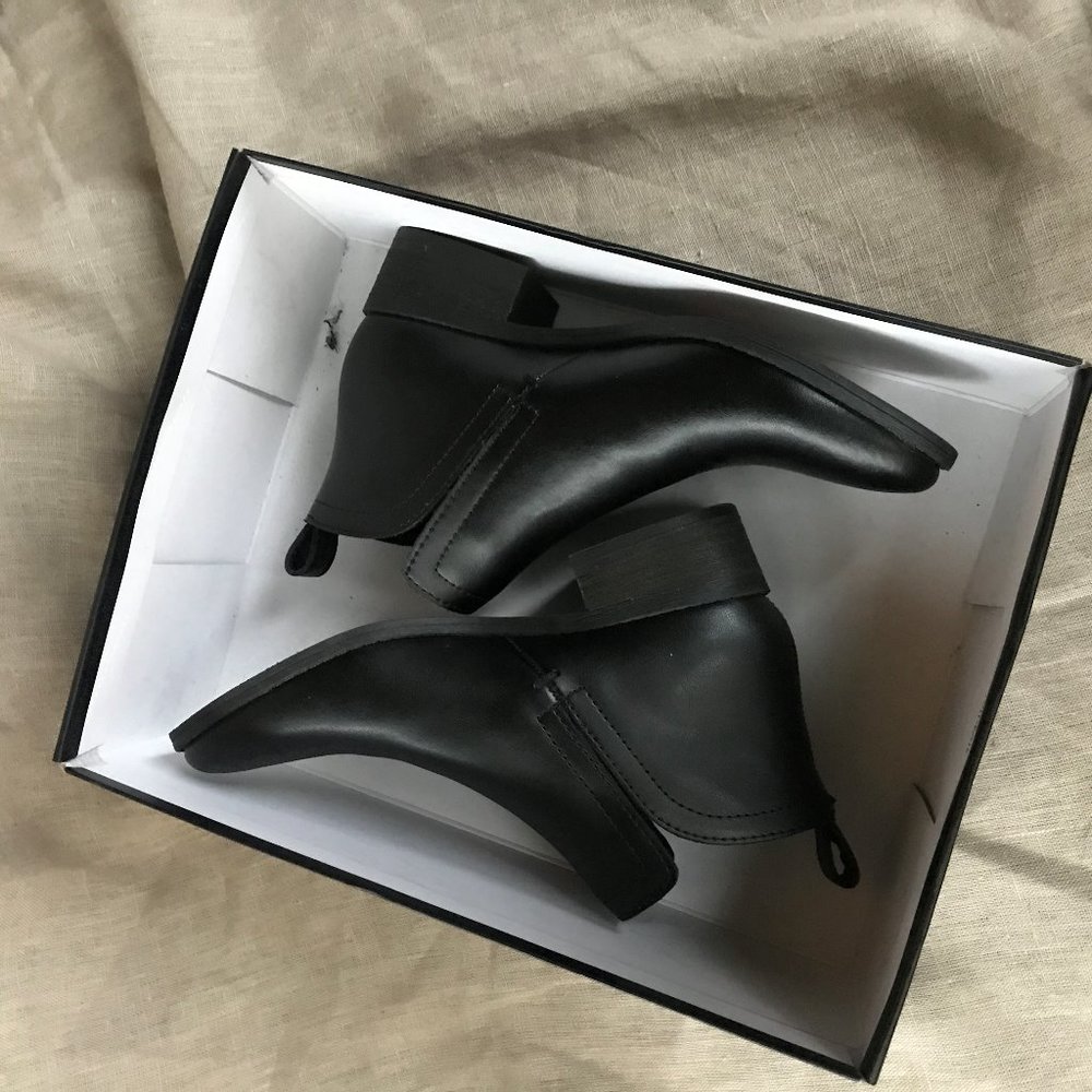 Dolce Vita Tivon Black Slip on Booties in Onyx - Picture 13 of 13